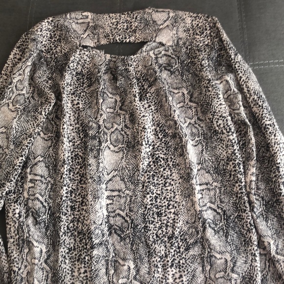 Guess snakeprint blouse - Picture 2 of 2